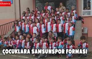 Garip ve Zeycan Yıldırım Vakfı'ndan çocuklara Samsunspor...