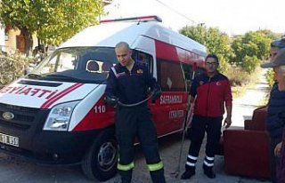 Karabük'te eve giren yılanı itfaiye ekipleri çıkardı