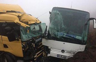 Kastamonu'da otobüs ile tır çarpıştı: 5 yaralı