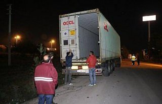 Kaza yaptıkları aracı bırakıp kaçtılar