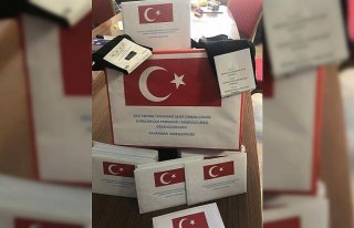 Liselilerden Mehmetçiğe çorap ve mektup