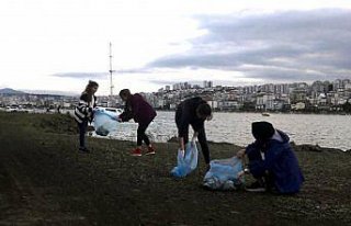 OMÜ öğrencileri sahilde plastik atık temizliği...