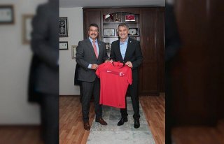 Şenol Güneş'ten, Trabzon Emniyet Müdürü Alper'e...