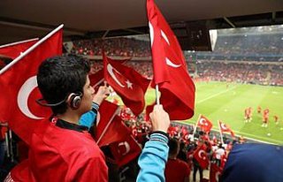 Turkcell görme engelli çocuklara milli maç heyecanı...