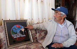 25 yıldır Mehmetçiği selamlayan Mehmet amcayı...