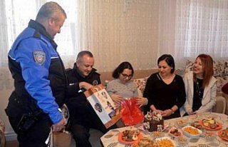 Amasya'da polis engelli gence doğum günü sürprizi...