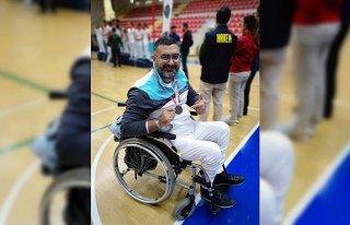 Bağcılar Belediyesi Engelli Okçuluk Takımı sporcusuna...