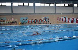 Boyabat'ta yüzme kursu açıldı