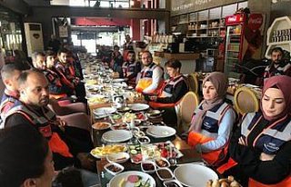 Giresun'da AFAD gönüllüleri kahvaltıda bir araya...