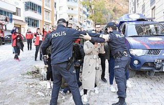 Gümüşhane'de deprem tatbikatında heyecanlı anlar...