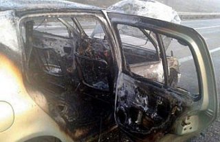 Karabük'te seyir halindeki otomobil yandı