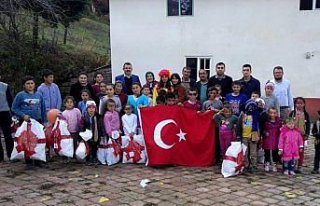 Samsun'da köy çocuklarının “hediye“ sevinci