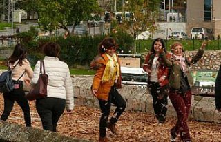 Tarihi köprüde sonbahar etkinliği