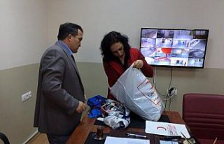 Türk Kızılayından öğrencilere yardım