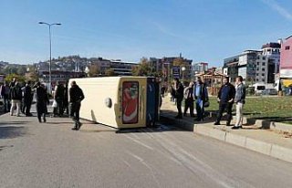 Zonguldak'ta yolcu minibüsü devrildi: 9 yaralı