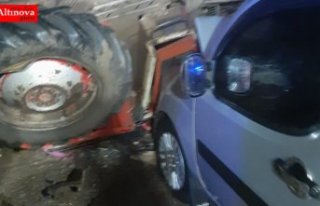 Bafra'da otomobil ile traktör çarpıştı çok...