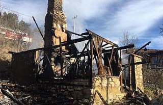 Göynük'te ev yangını