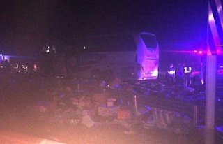 GÜNCELLEME - Düzce'de yolcu otobüsüyle kargo tırı...