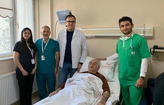 İdrar torbasından 130 gram ağırlığında taş...