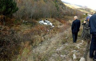 Sinop'ta otomobil uçuruma devrildi: 5 yaralı
