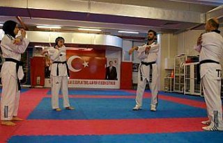 SPORCU AİLELER - Tekvandocu polis memurunun sporcu...