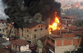 Zonguldak'ta mobilya imalathanesinde çıkan yangın...