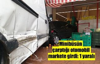 Minibüsün çarptığı otomobil markete girdi: 1...