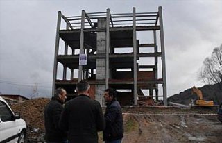 Ordu'da dere yatağındaki 4 katlı binanın yıkımına...