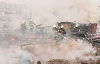 Samsun'da evin çatısında çıkan yangın söndürüldü