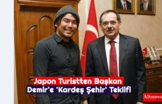 Japon Turistten Başkan Demir'e 'Kardeş...