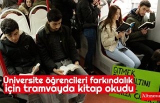 Üniversite öğrencileri farkındalık için tramvayda...