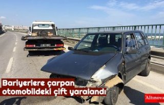 Bariyerlere çarpan otomobildeki çift yaralandı