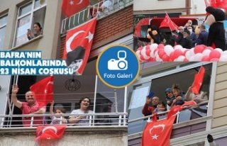 BAFRA'NIN BALKONLARINDA 23 NİSAN COŞKUSU