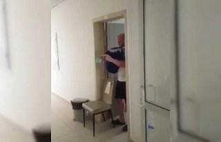 Karantinadaki işçi sağlıkçılar için tulumla...