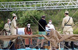 19 Mayıs coşkusu tırın üzerine kurulan tiyatro...