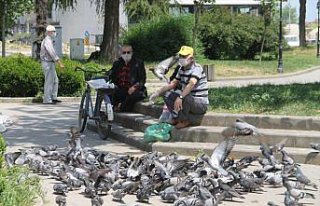 65 yaş ve üstü vatandaşlar yeniden sokağa çıktı