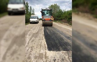 Amasya İl Özel İdaresi köy yollarında çalışmalarınına...