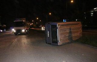 Bolu'da otomobil ile minibüs çarpıştı: 2 yaralı