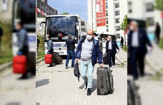 Karantina süresi dolan 358 kişi evlerine uğurlandı