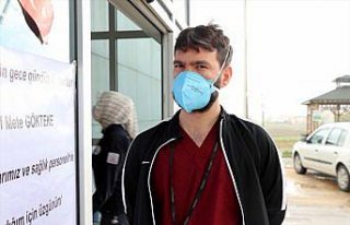 Tartıştığı doktordan hastane girişine astığı...