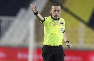 Galatasaray-Trabzonspor mücadelesini Cüneyt Çakır...