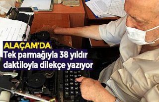 Tek parmağıyla 38 yıldır daktiloyla dilekçe yazıyor