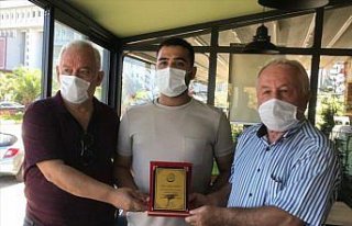 Giresun'da bulduğu 170 bin liralık ziynet eşyasını...