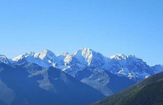 Kaçkar Dağları'na ağustosta kar yağdı