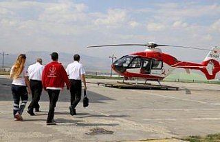 Ambulans helikopter Doğu Anadolu'da acil hastalara...
