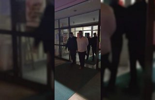 Araçlarında sahte para ve uyuşturucu bulunan 4...