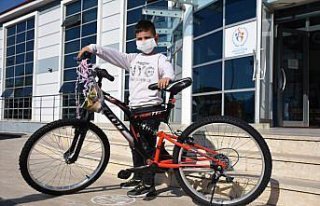 Bisikleti ezilen 6 yaşındaki Utku'ya Bakan Kasapoğlu'dan...