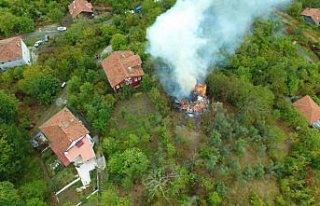 Kastamonu'da yıldırım düşmesi sonucu 2 katlı...
