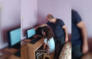 Öğretmen aynı telefondan EBA'ya giren kardeşlere...