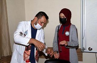 Okula kavuşmayı deney yaparak kutladılar